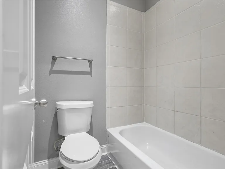 9003 Bayview Cove Dr — Photo 13