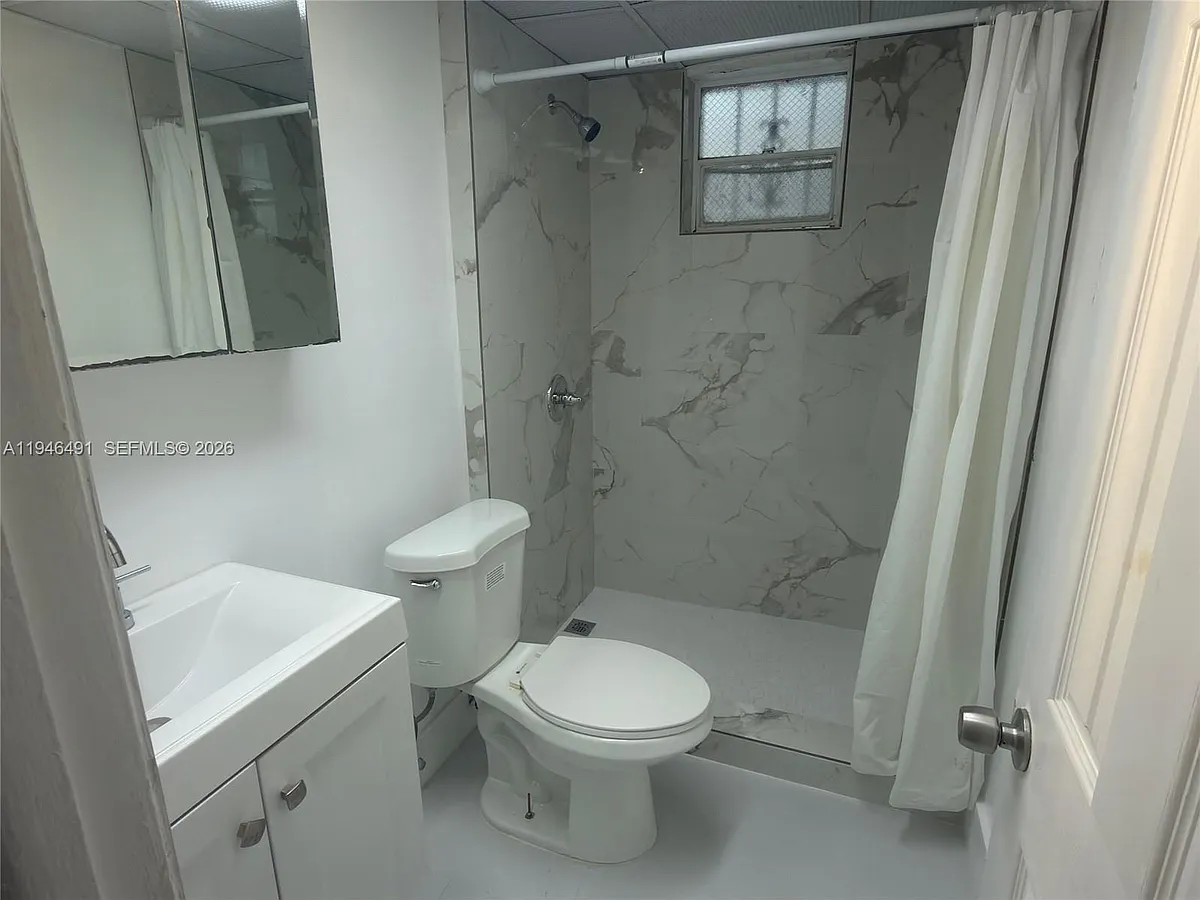 Building Photo - 2000 Biarritz Dr #202
