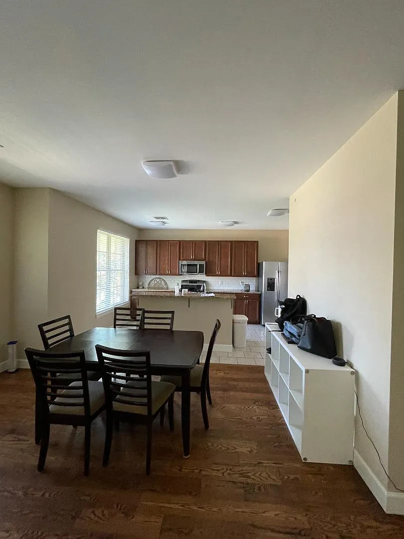 751 Deans Row Avenue - 01 — Photo 2