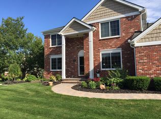 824 River Valley Dr, Lake Orion, MI 48362