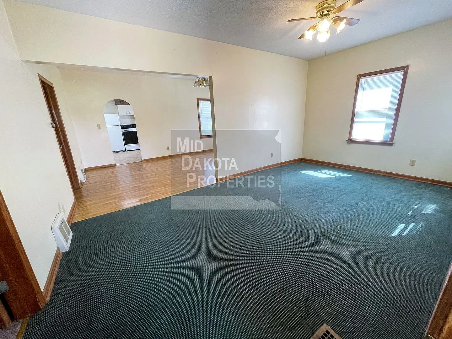 914 E 2nd- 3 bedroom house — Photo 2