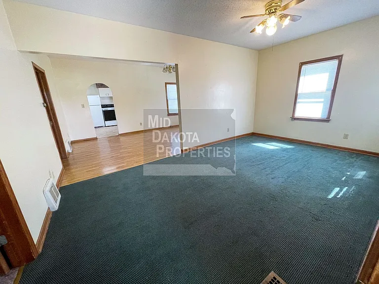 914 E 2nd Ave — Photo 2
