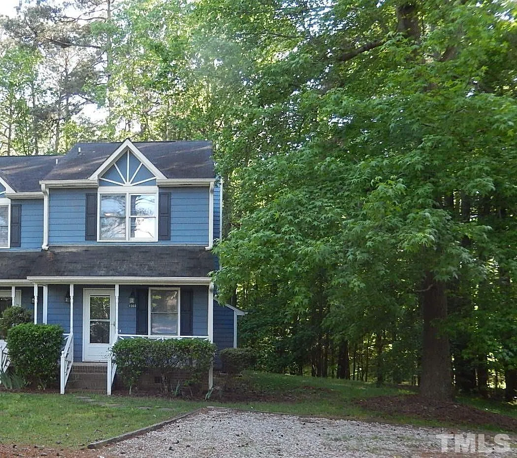 2 bed, 1.5 bath, 1047 sqft, $1,400 — Photo 1
