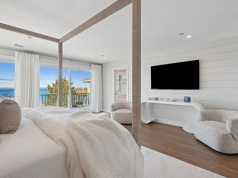 842 Dune Rd — Photo 15