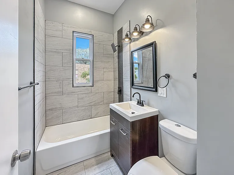 5543 S Shields Ave #2 — Photo 5