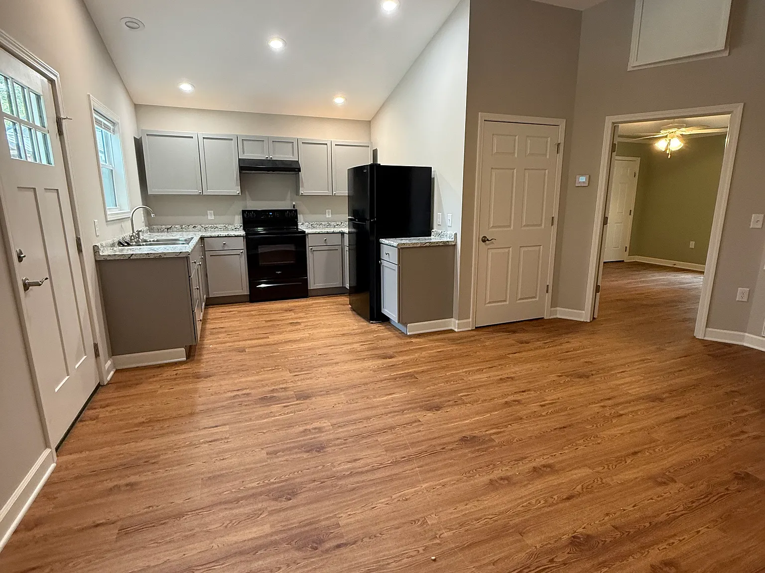 1 bed, 600 sqft, $800 — Photo 2