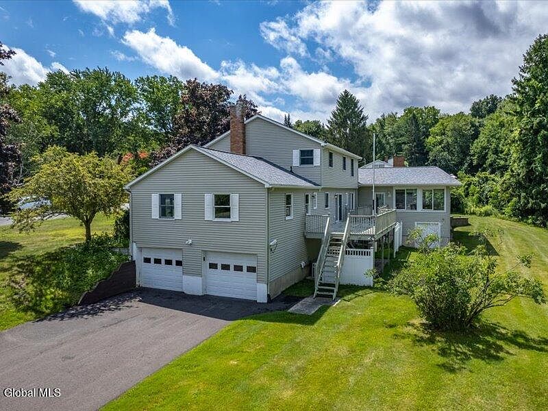 3rd image of 126 Wood Dale Drive