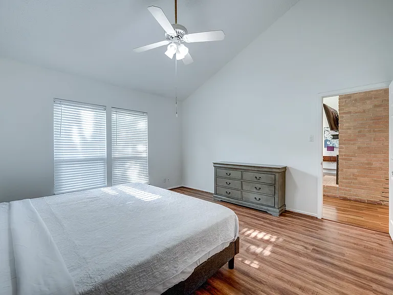 1722 S Kirkwood Rd — Photo 12