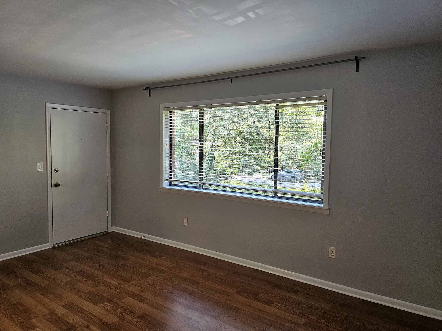 2 bed, 890 sqft, $1,580 — Photo 4
