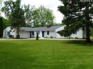 8010 Bainbridge Rd, Chagrin Falls, OH 44023