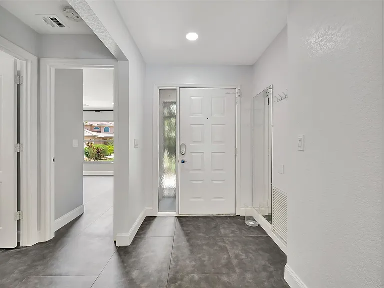 6044 Marella Dr — Photo 4