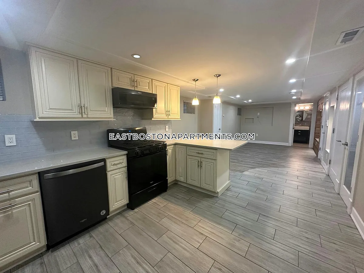Building Photo - 100 Saint Andrew Rd #B