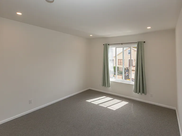 446 Niantic Ave — Photo 19