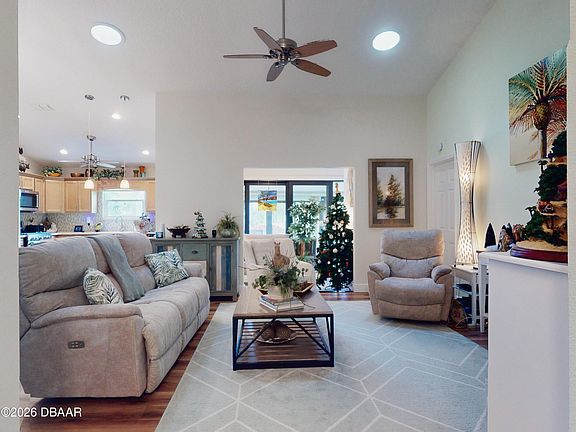 5th image of 737 Pine Shores Cir