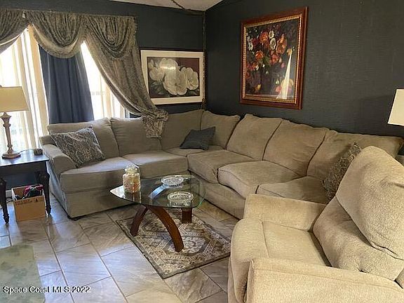 4th image of 1108 Bristol Dr