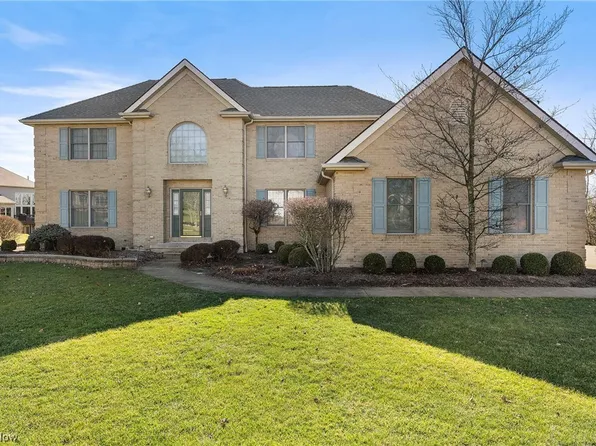 6574 Woods Edge Dr, Westfield Center, OH 44251