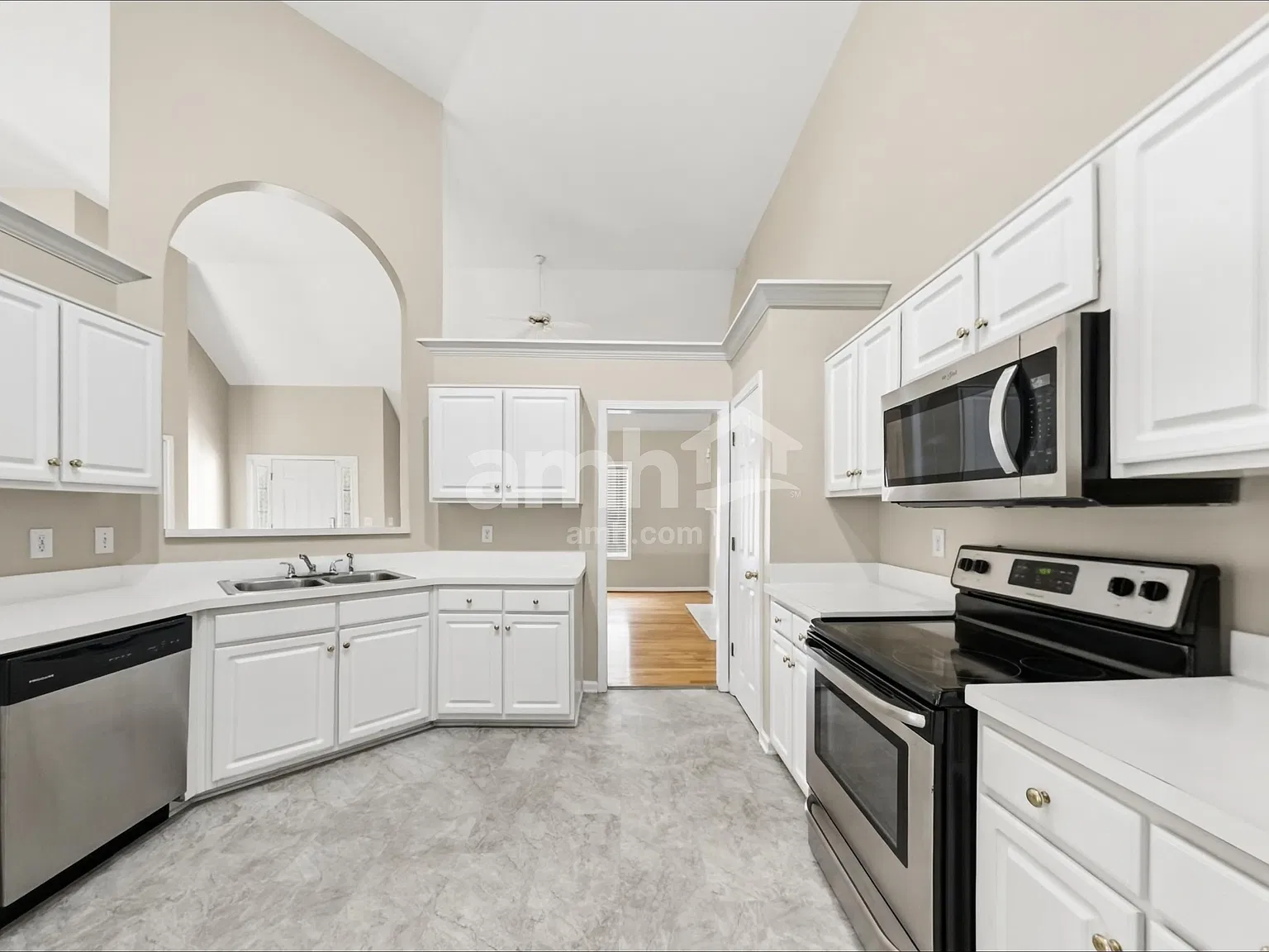 4 bed, 3.0 bath, 1798 sqft, $2,350 — Photo 3
