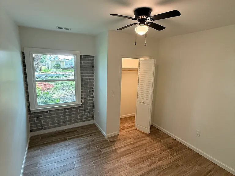 13 Vincent Dr — Photo 10