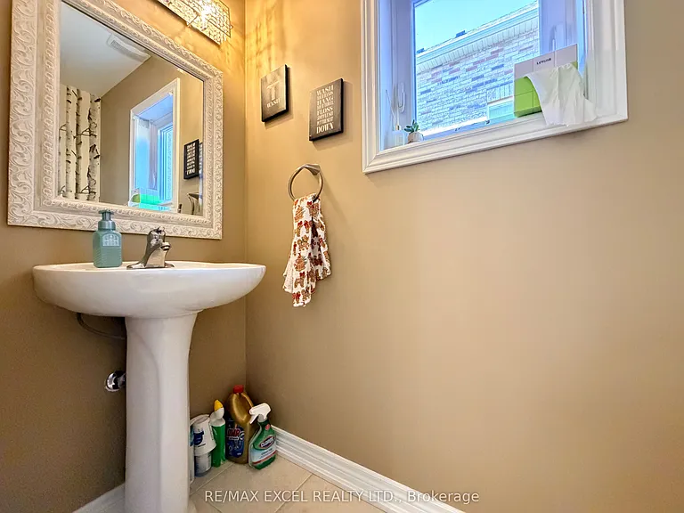 130 Laurendale Ave — Photo 8