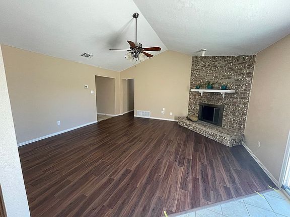 2nd image of 1137 N Knowles Dr