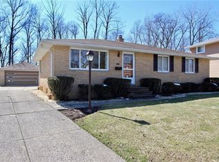 18 Brune Dr, Bedford, OH