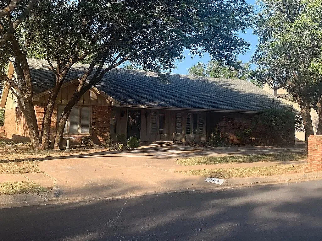 3 bed, 2619 sqft, $2,599 — Photo 2