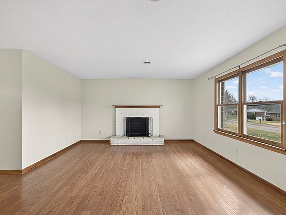 4th image of 18193 Westwood Dr