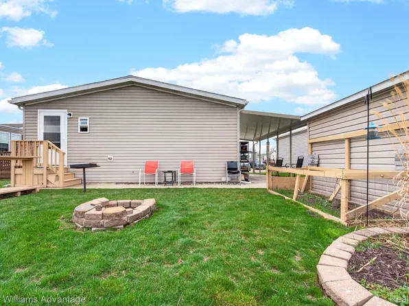 24494 Edwin Dr, Brownstown, MI 48134