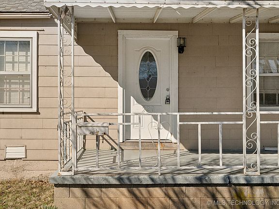 4th image of 220 S 71st East Ave