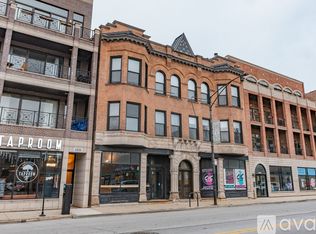 1422 W Irving Park Rd #3, Chicago, IL 60613