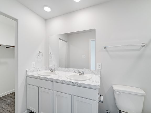 5th image of 337 Oak Valley Dr