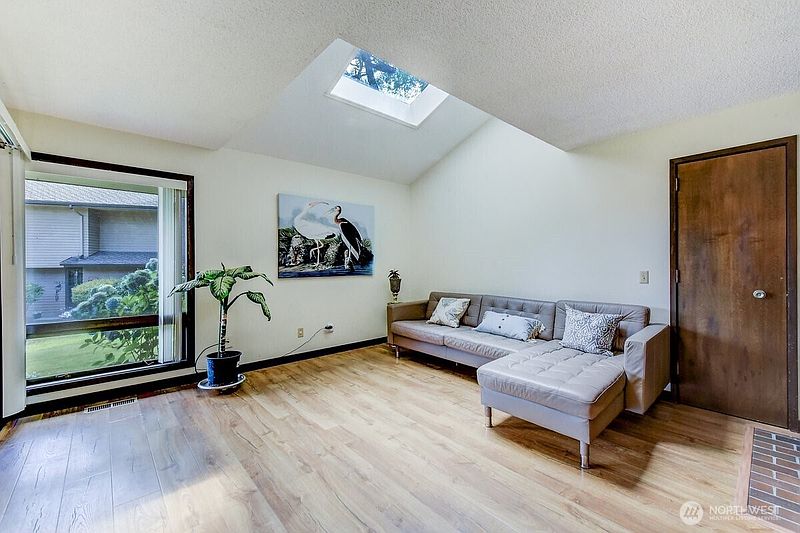 4th image of 10830 Glen Acres Drive S #T9