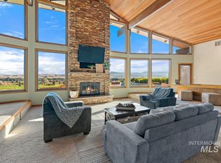 10360 W Whispering Cliffs Dr, Boise, ID 83704