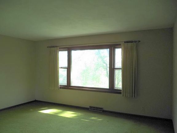 2nd image of 5801 NW Colrain Ave
