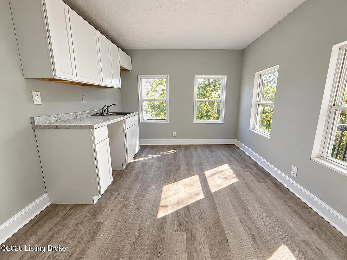 2 bed, 1.0 bath, 800 sqft, $1,050 — Photo 3