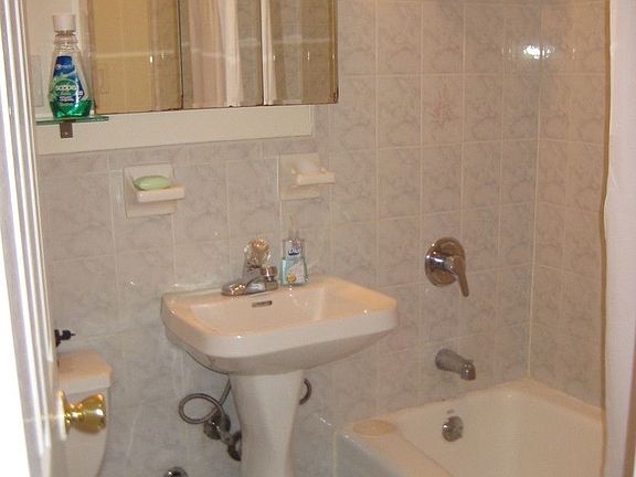 3rd image of 103 W 80th St #2F