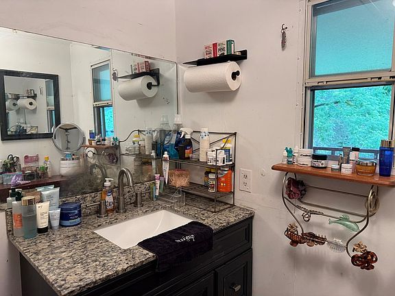 5th image of 133 Cook Ln