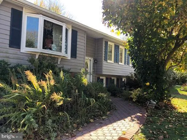 9325 Talisman Dr, Vienna, VA 22182