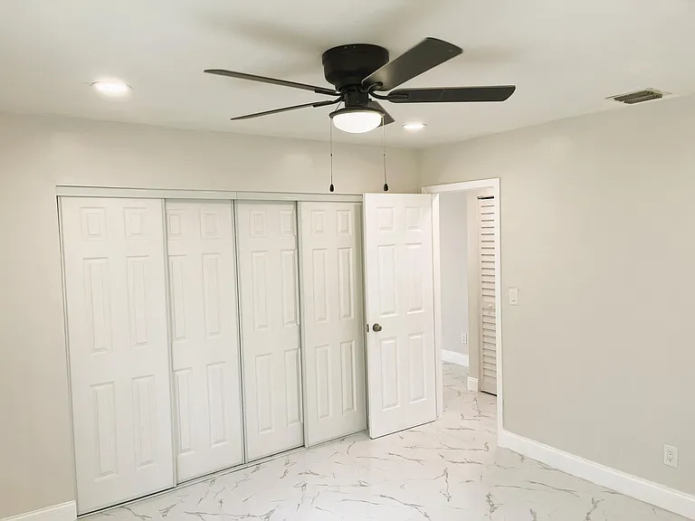 6144 SW 35th St #3 — Photo 1