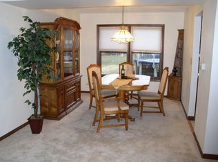 1819 Oriole Dr, Elk Grove Village, IL 60007