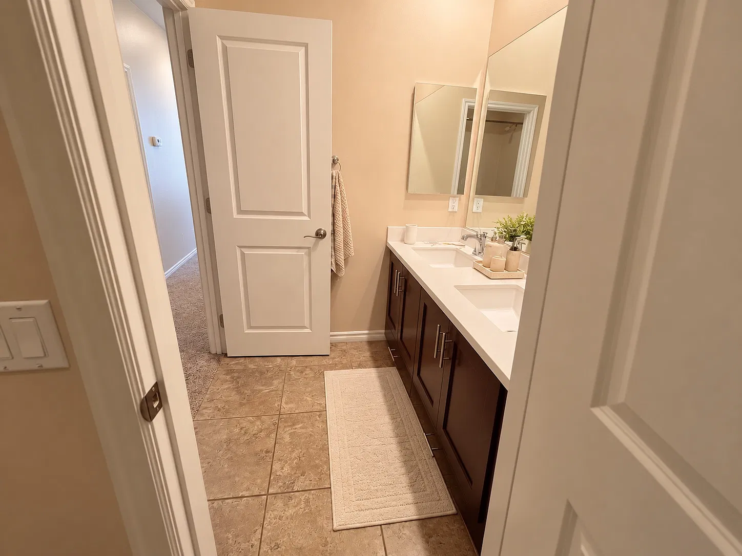 3 bed, 2.5 bath, 1907 sqft, $5,250 — Photo 1