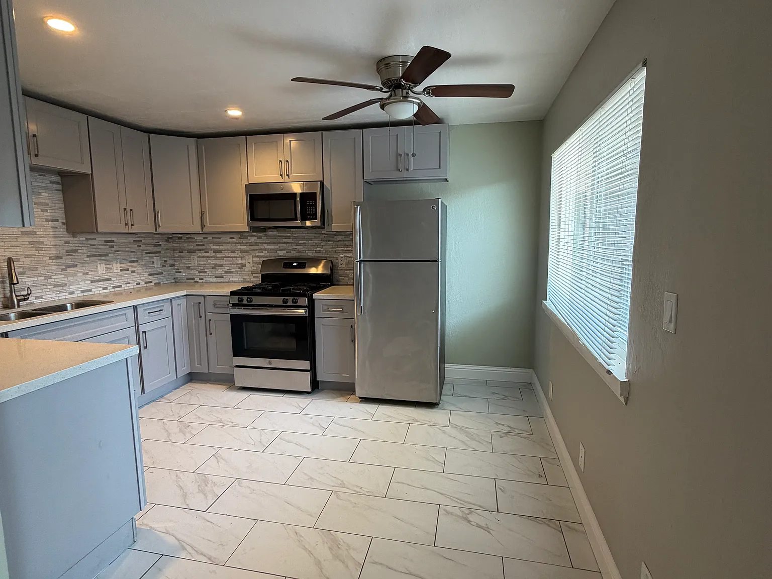 2 bed, 800 sqft, $2,395 — Photo 2