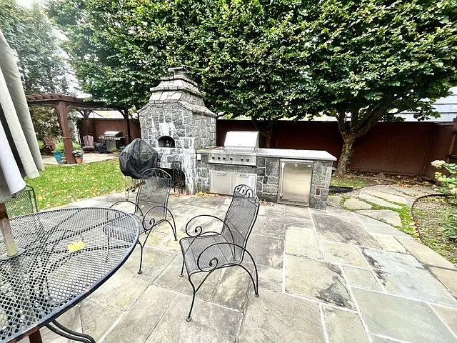 Meadow Ln, Pleasantville — Photo 2