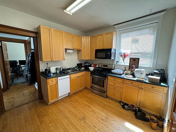 4th image of 3652 N Janssen Ave Rear 2R