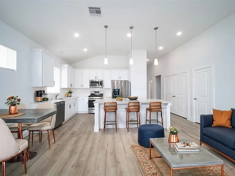 217 Catalina Cove Dr — Photo 2