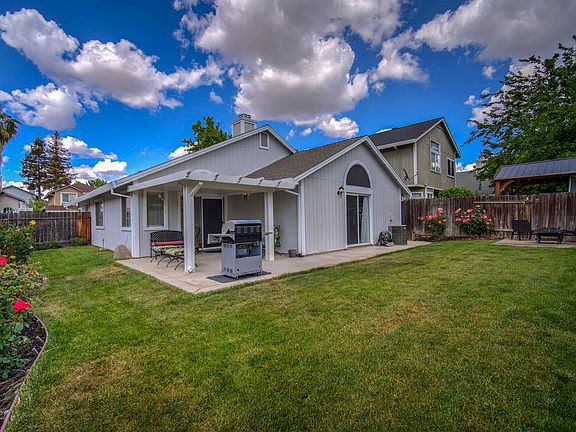 3rd image of 4004 Honey Rose Pl