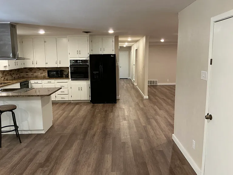 5909 Whitman Ave — Photo 9