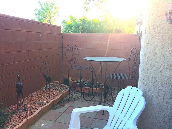 3rd image of 633 W Calle De Las Lomitas