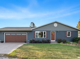 205 W Oak St, Long Grove, IA 52756