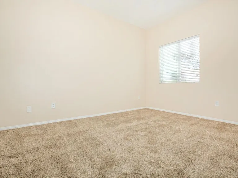 Plumtree Apartments — Photo 37